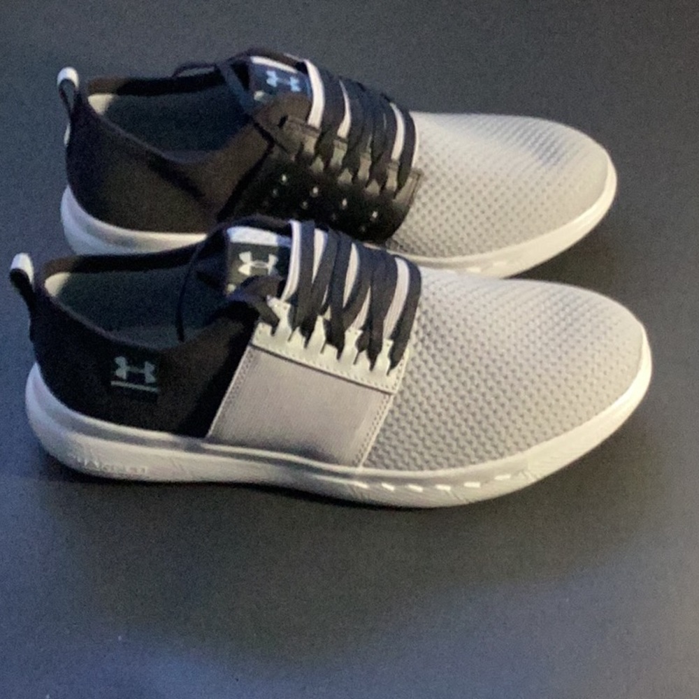 Men’s Under Armour Charged size 10 shoes. New w/out tags